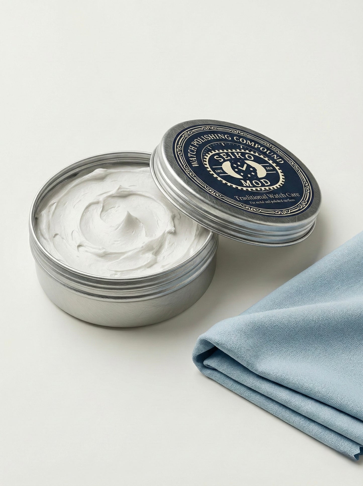 Polishing cream for watches with cloth