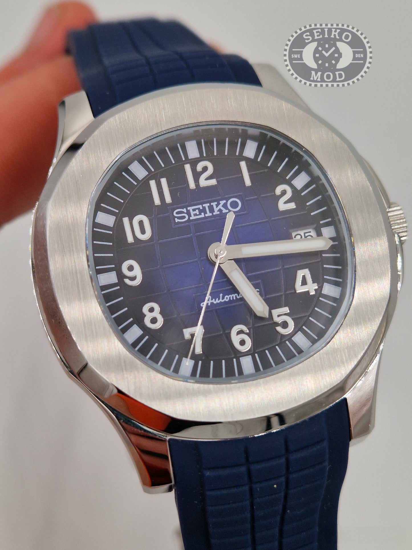 Aquanaut mod with blue sports band