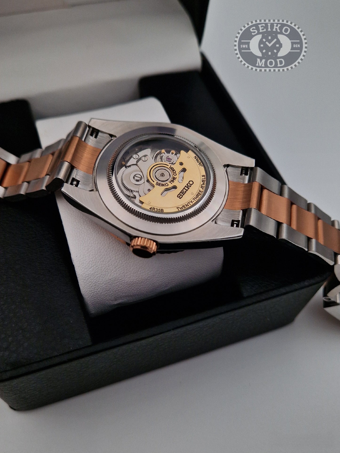 Yacht-Master mod with rose gold two-tone bracelet